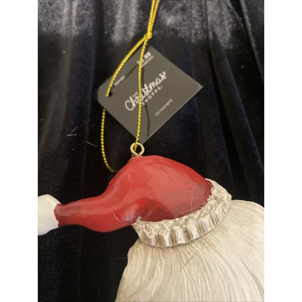 CHRISTMAS SANTA CLAUS 4 IN. HANGING ORNAMENT. NEW. Flowing beard. Holly hat.